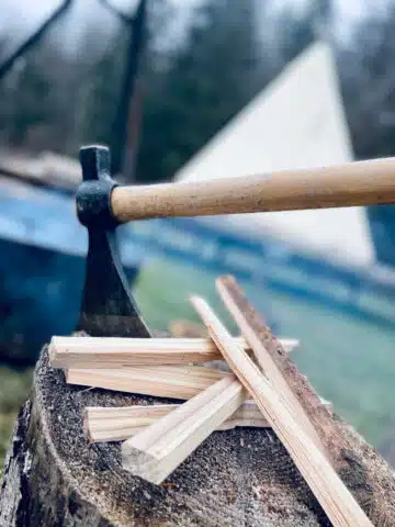 indian-tipi-hache-bois