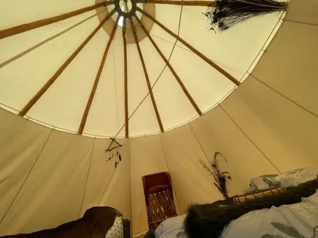 indian-tipi-interieur