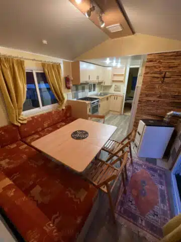 mobilhome-tinyhouse-salle-a-manger